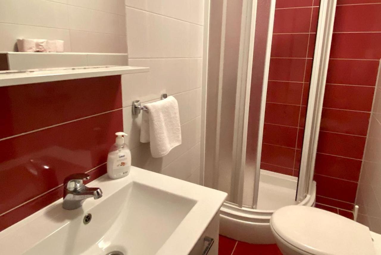 Apartments Domane Nenad ネウム エクステリア 写真