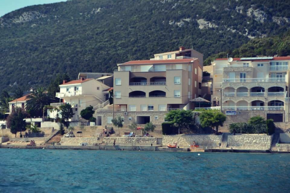 Apartments Domane Nenad ネウム エクステリア 写真